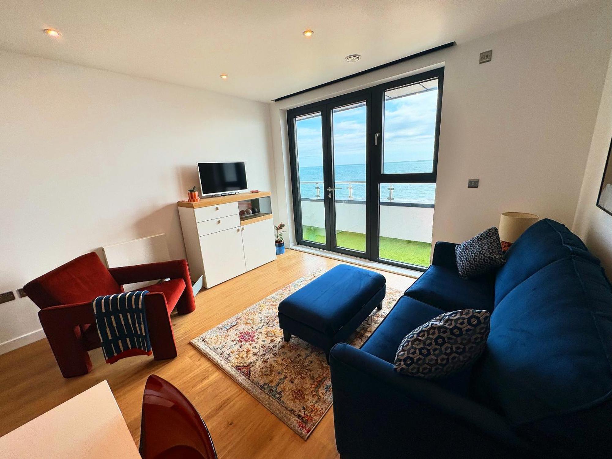 רמסגייט Stunning Beach Front Apartment With Sea Views, Free Parking & Balcony מראה חיצוני תמונה