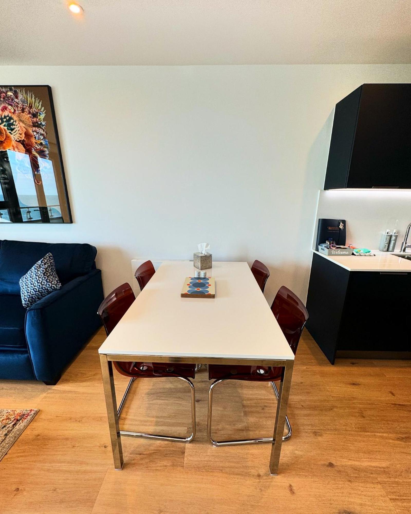 רמסגייט Stunning Beach Front Apartment With Sea Views, Free Parking & Balcony מראה חיצוני תמונה