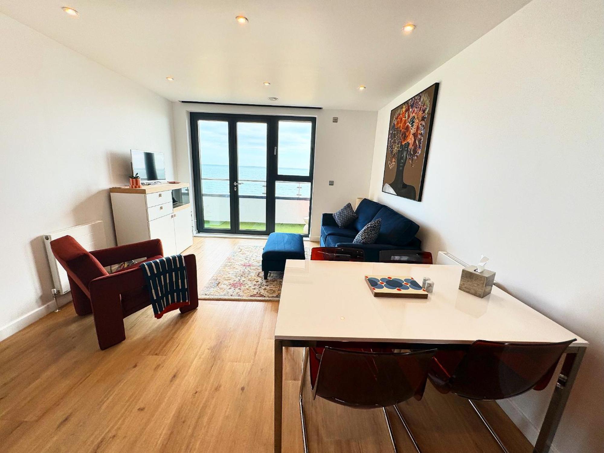 רמסגייט Stunning Beach Front Apartment With Sea Views, Free Parking & Balcony מראה חיצוני תמונה