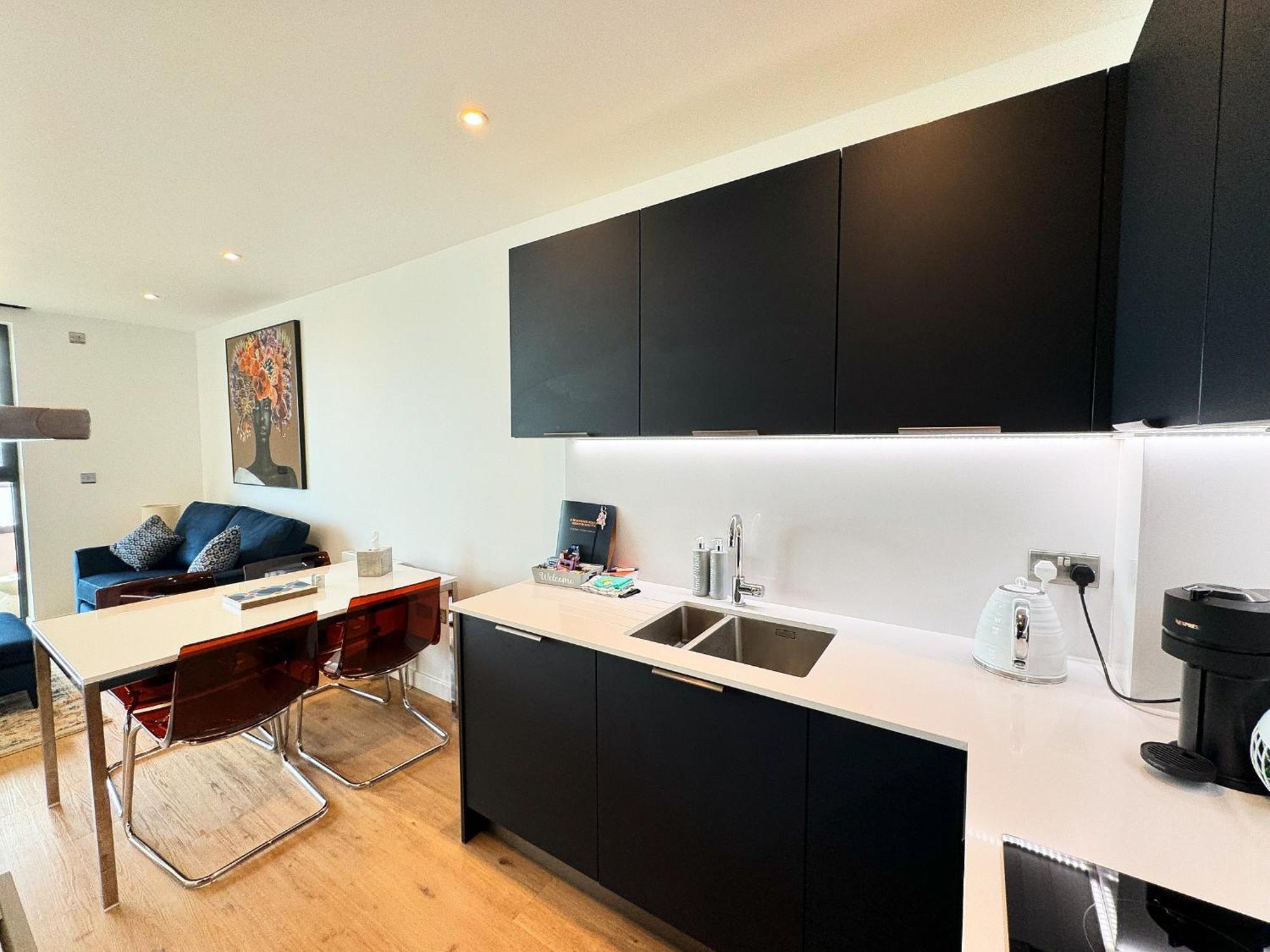 רמסגייט Stunning Beach Front Apartment With Sea Views, Free Parking & Balcony מראה חיצוני תמונה