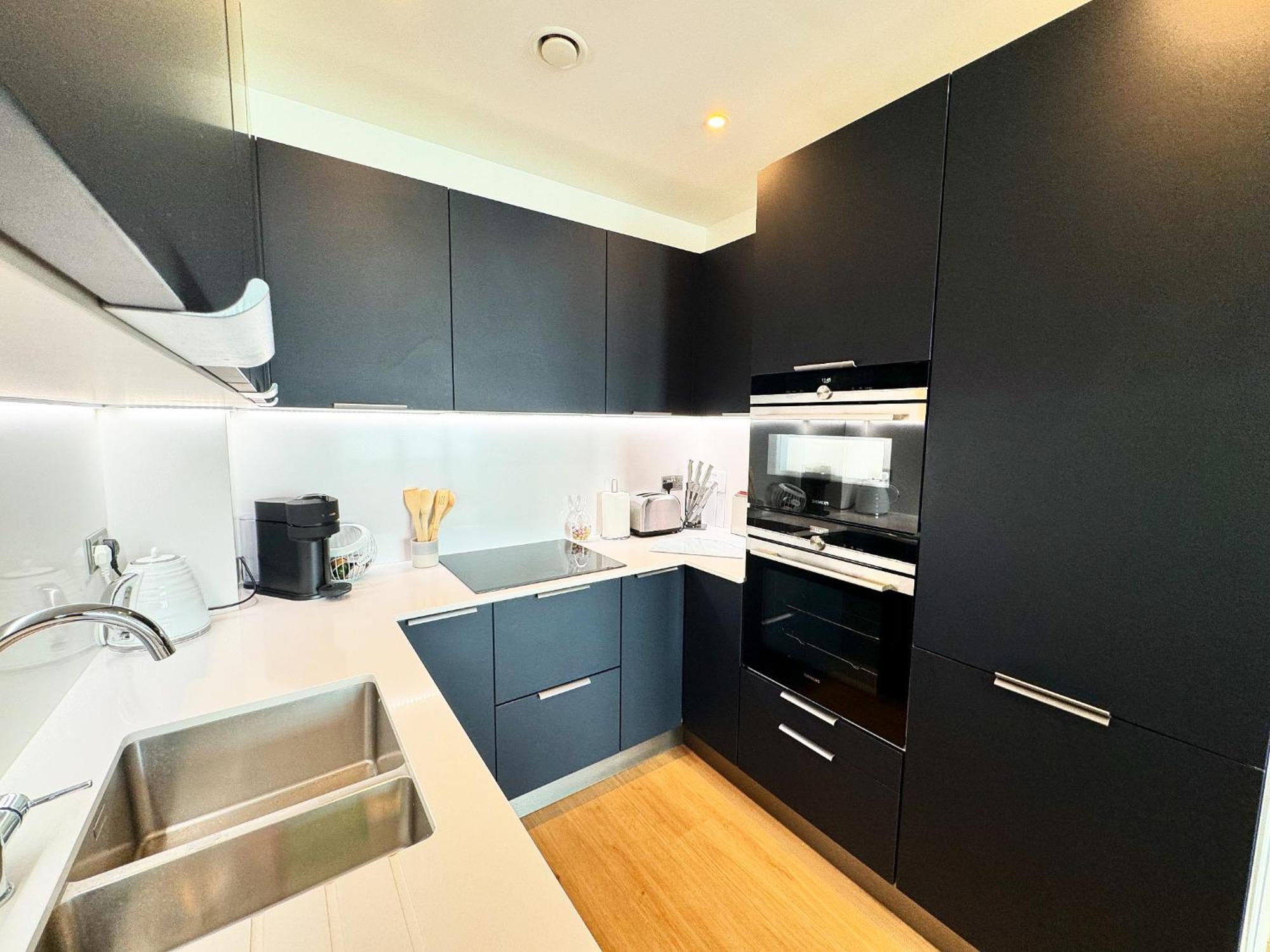 רמסגייט Stunning Beach Front Apartment With Sea Views, Free Parking & Balcony מראה חיצוני תמונה