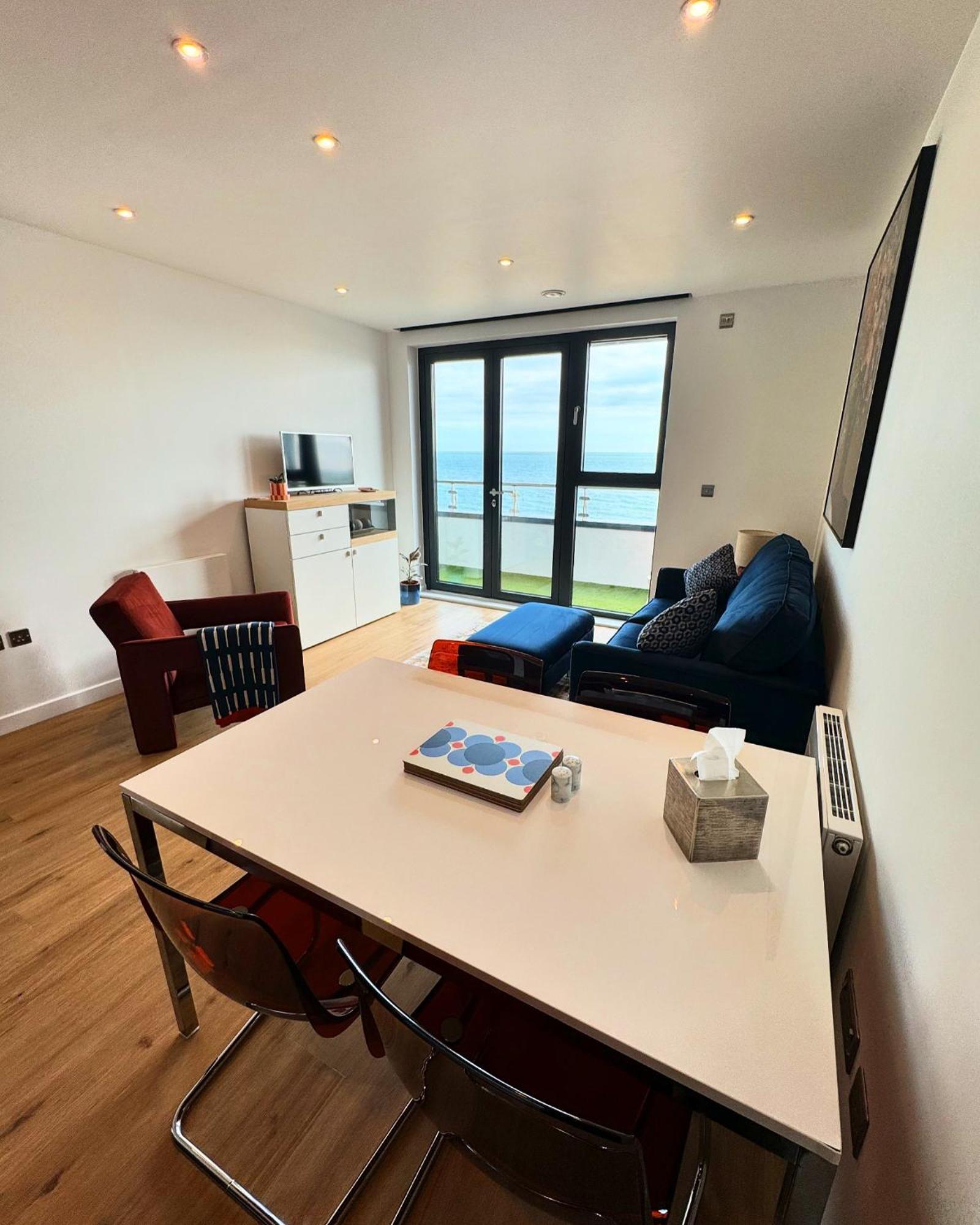 רמסגייט Stunning Beach Front Apartment With Sea Views, Free Parking & Balcony מראה חיצוני תמונה